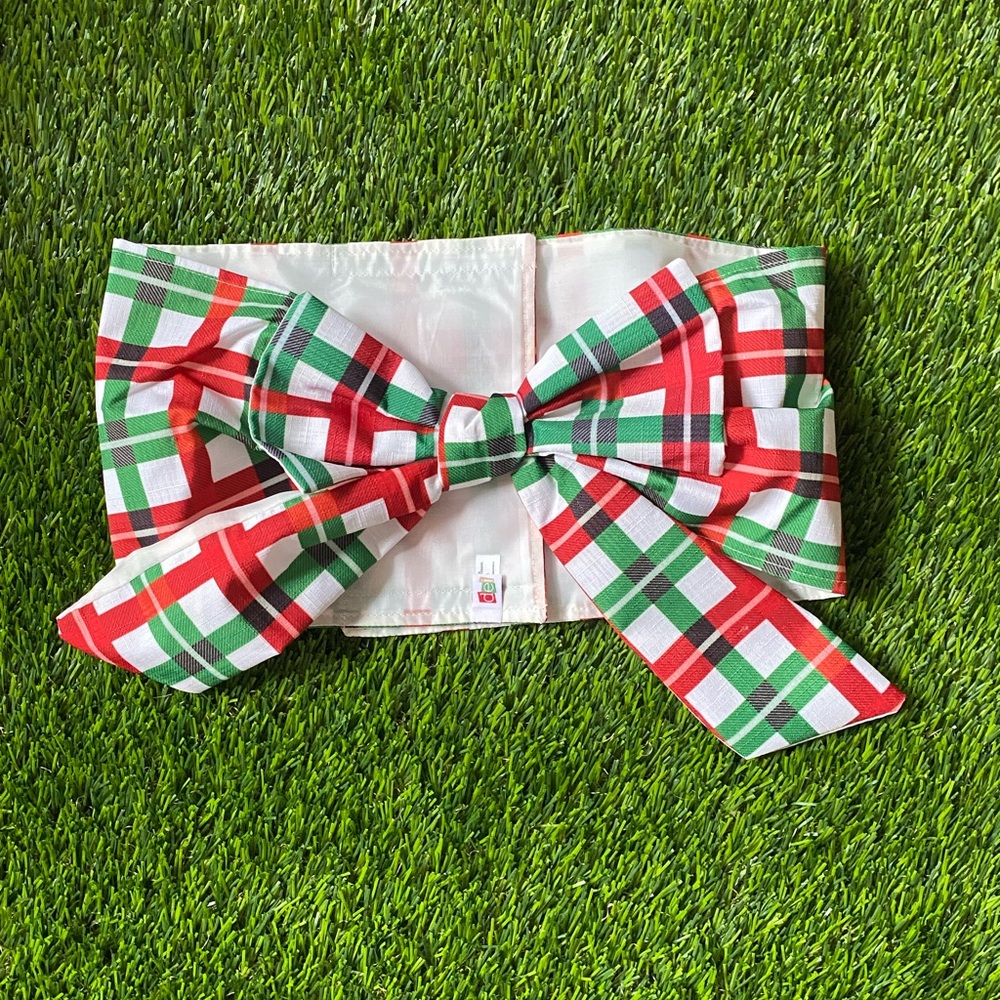 Ribbon bow, plaid fabric. Perfect to wrap things that can’t be